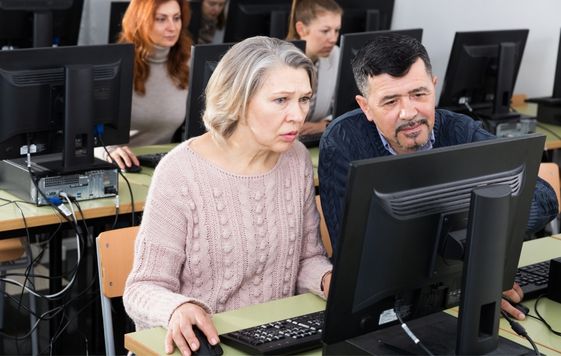 Two users on computer using uQualio